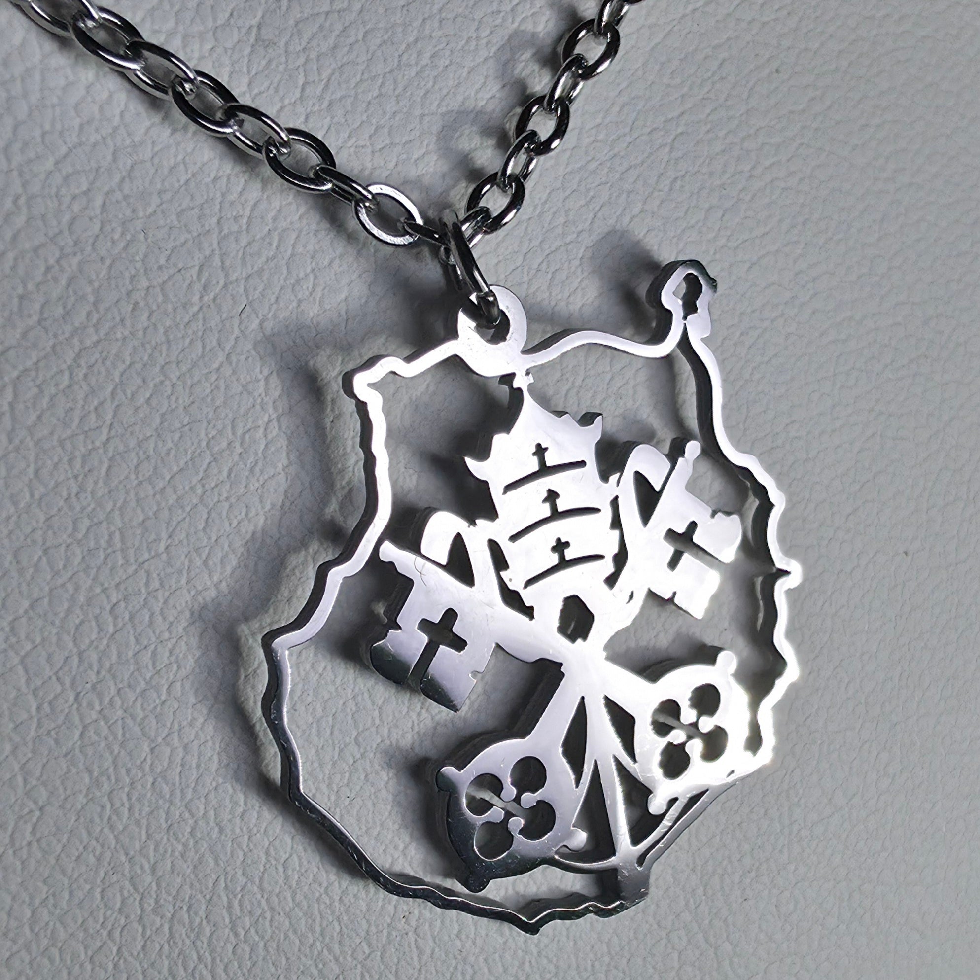 Collar con diseño de Gran Canaria y motivo Papa Vaticano