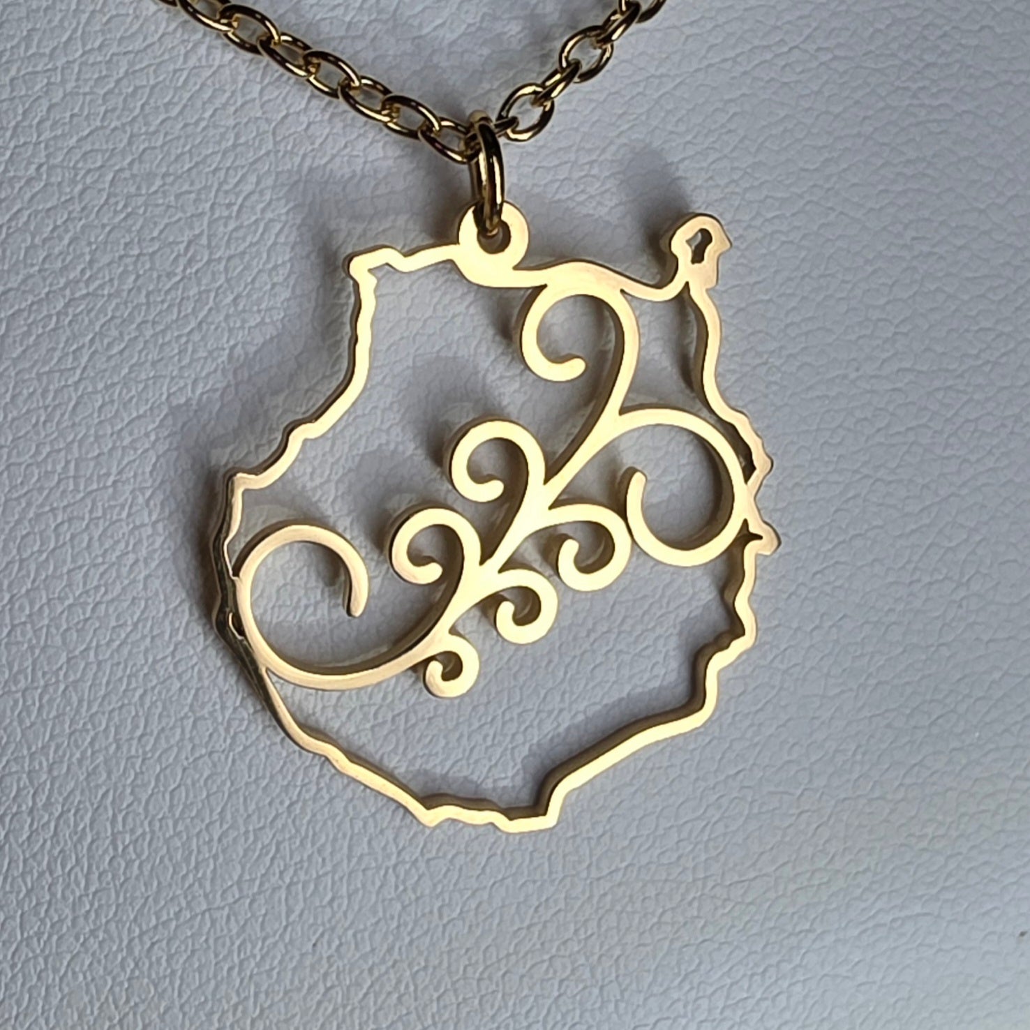 Collar Gran Canaria argolla canaria símbolo 8 espirales gold-tone necklace with intricate spiral design