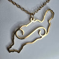 Gold-tone pendant shaped like the Canary Islands with an elegant swirl detail on a chain, Collar Lanzarote argolla canaria símbolo simple