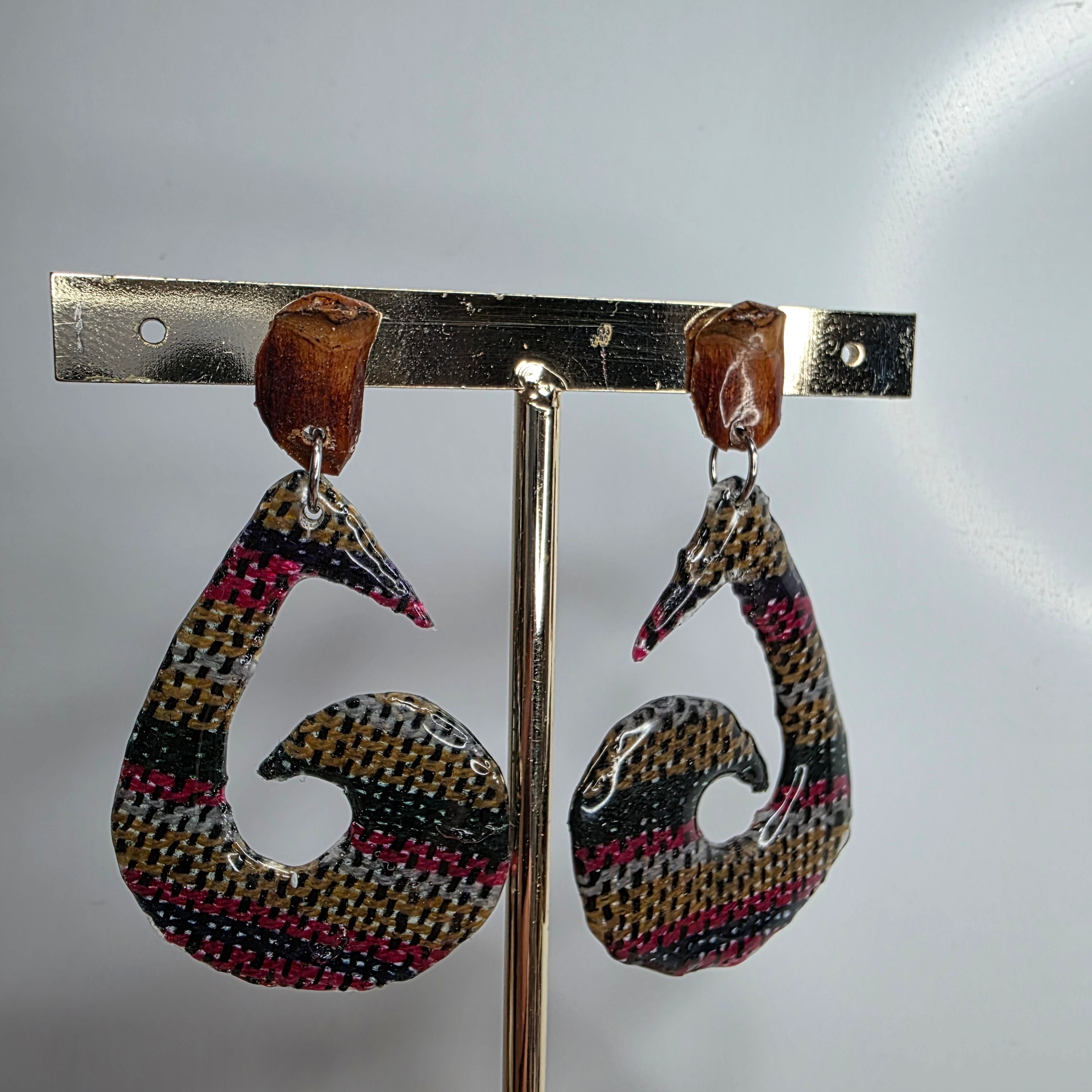 Pendientes en forma de gota con espiral de tela canaria