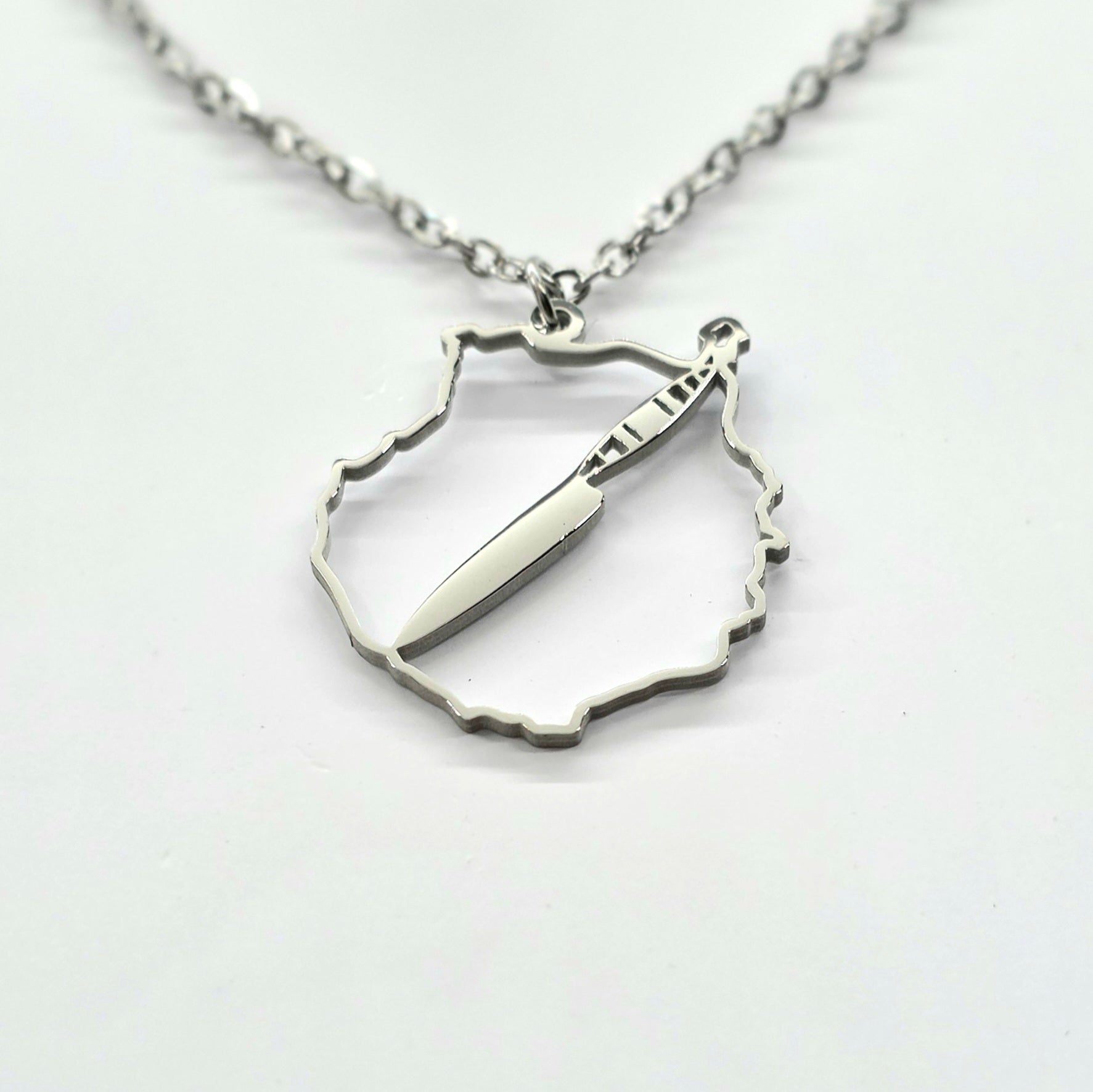 Collar Gran Canaria con Cuchillo Canario Plateado — cerca