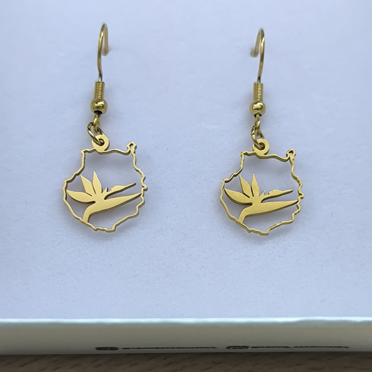 Pendientes Gran Canaria con strelitzia en dorado