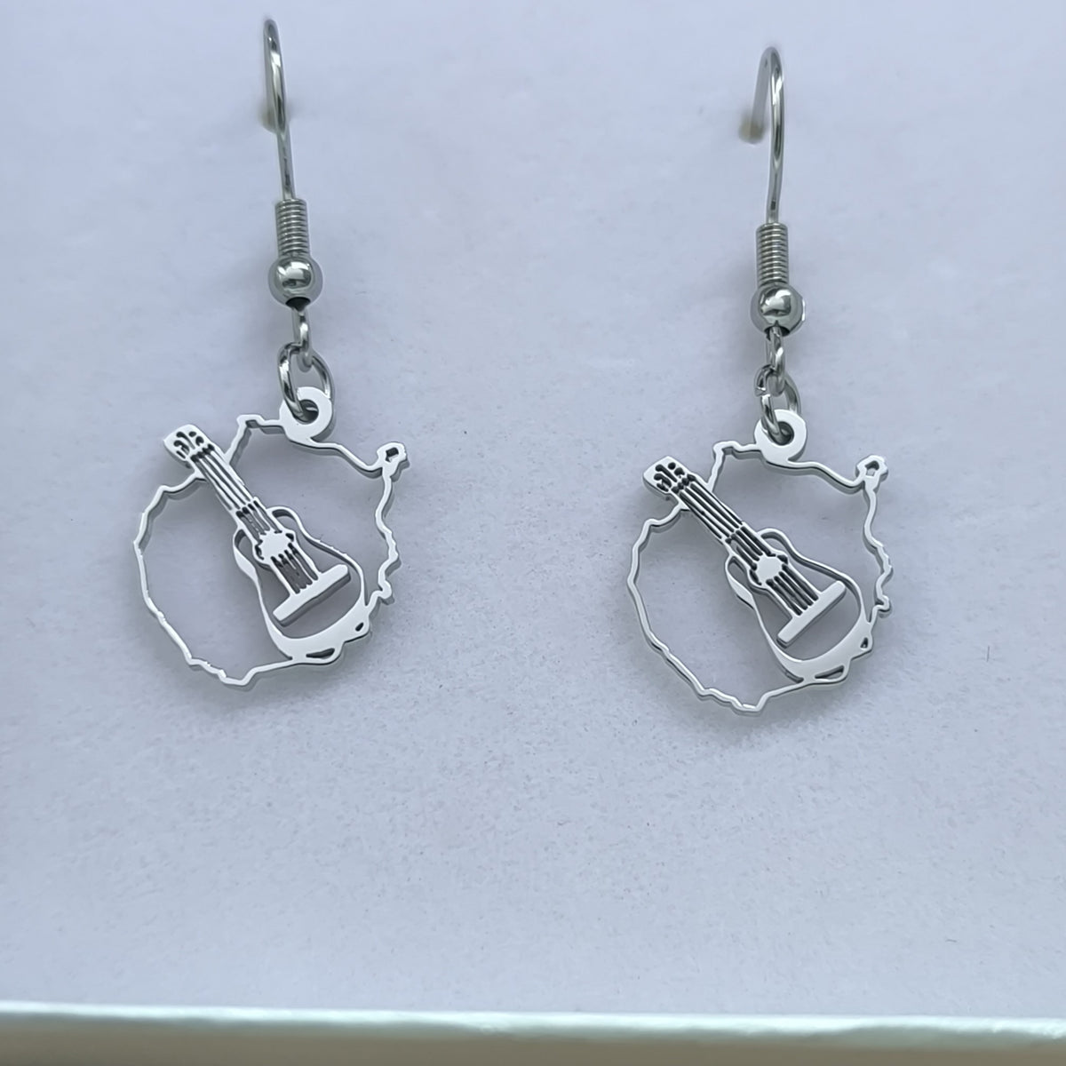 Pendientes Gran Canaria con timple canario calado en plateado