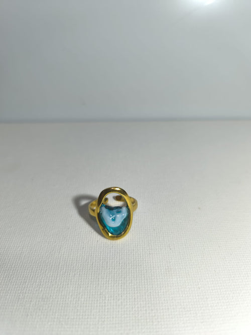 Anillos de acero con grabado de olas marinas