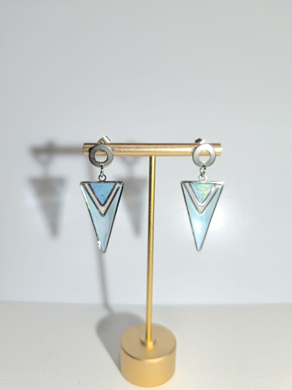 Pendientes triangulares con diseño geométrico vitral