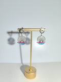 Pendientes con forma de concha marina en efecto vitral