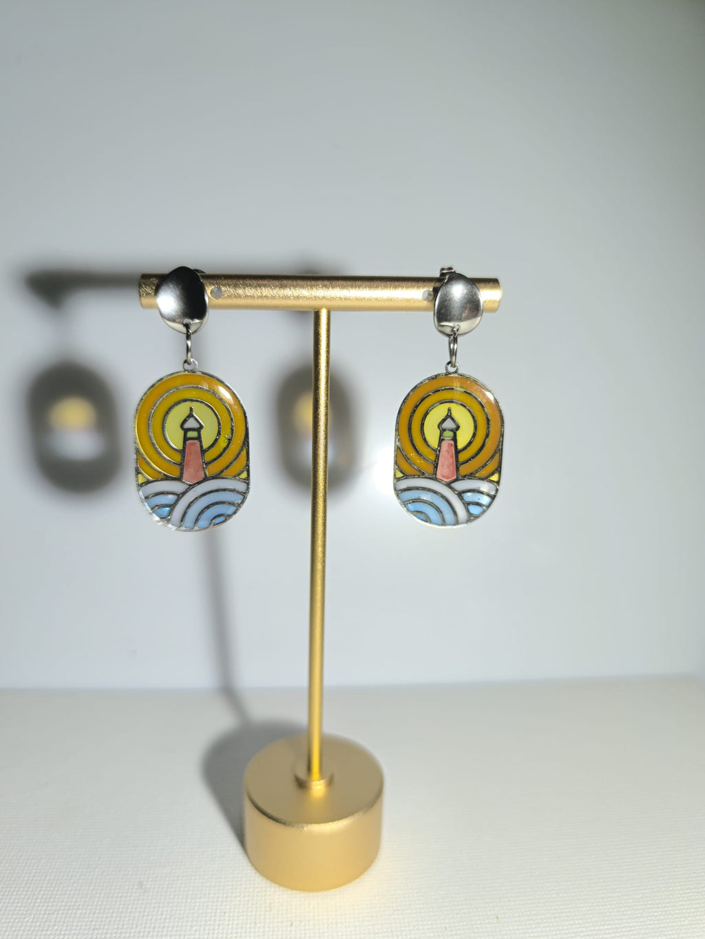 Pendientes con faro marino en estilo vitral colorido