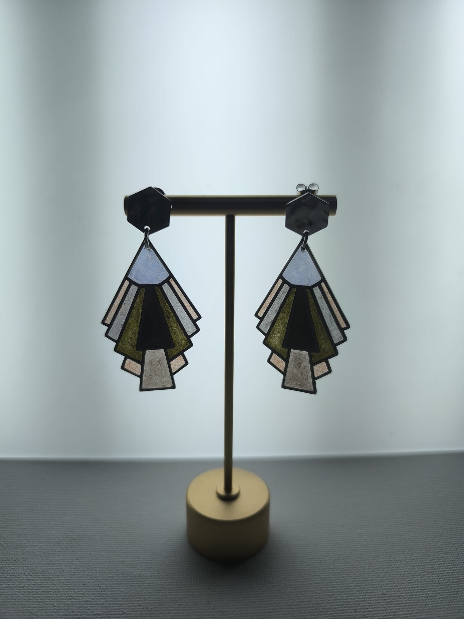 Pendientes geométricos estilo art deco con efecto vitral