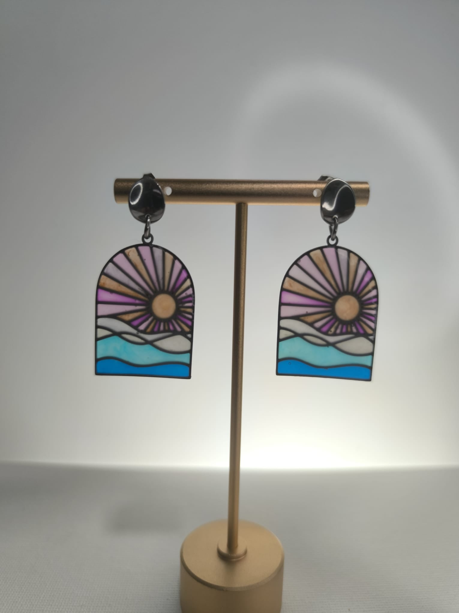 Pendientes con tonos de atardecer y estilo marino vitral