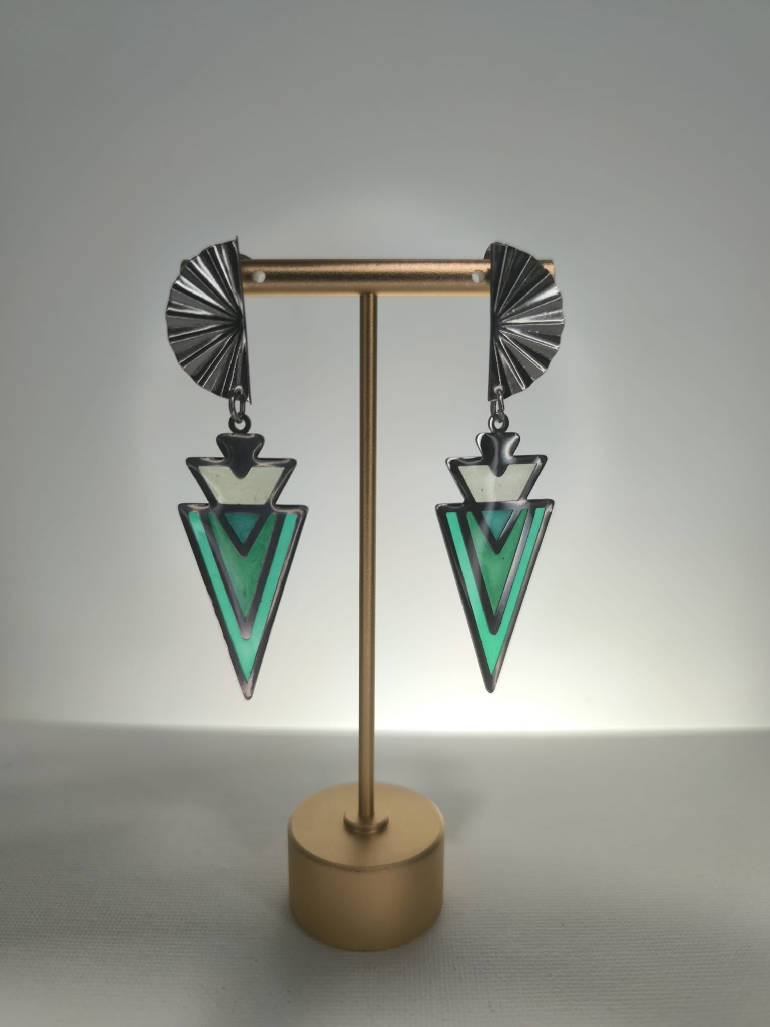 Pendientes grandes en forma de triángulo con efecto vitral