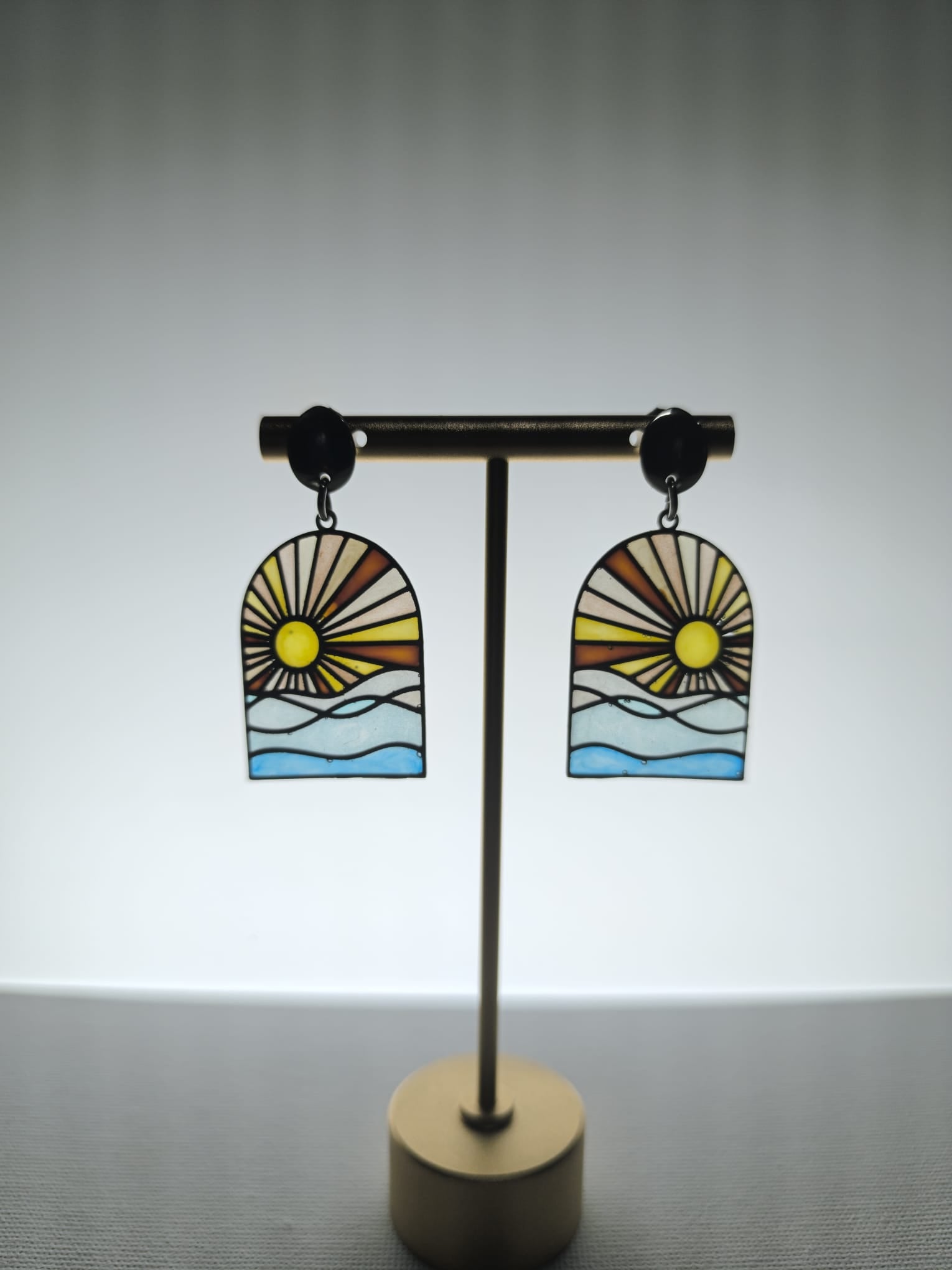 Pendientes con tonos de atardecer y estilo marino vitral