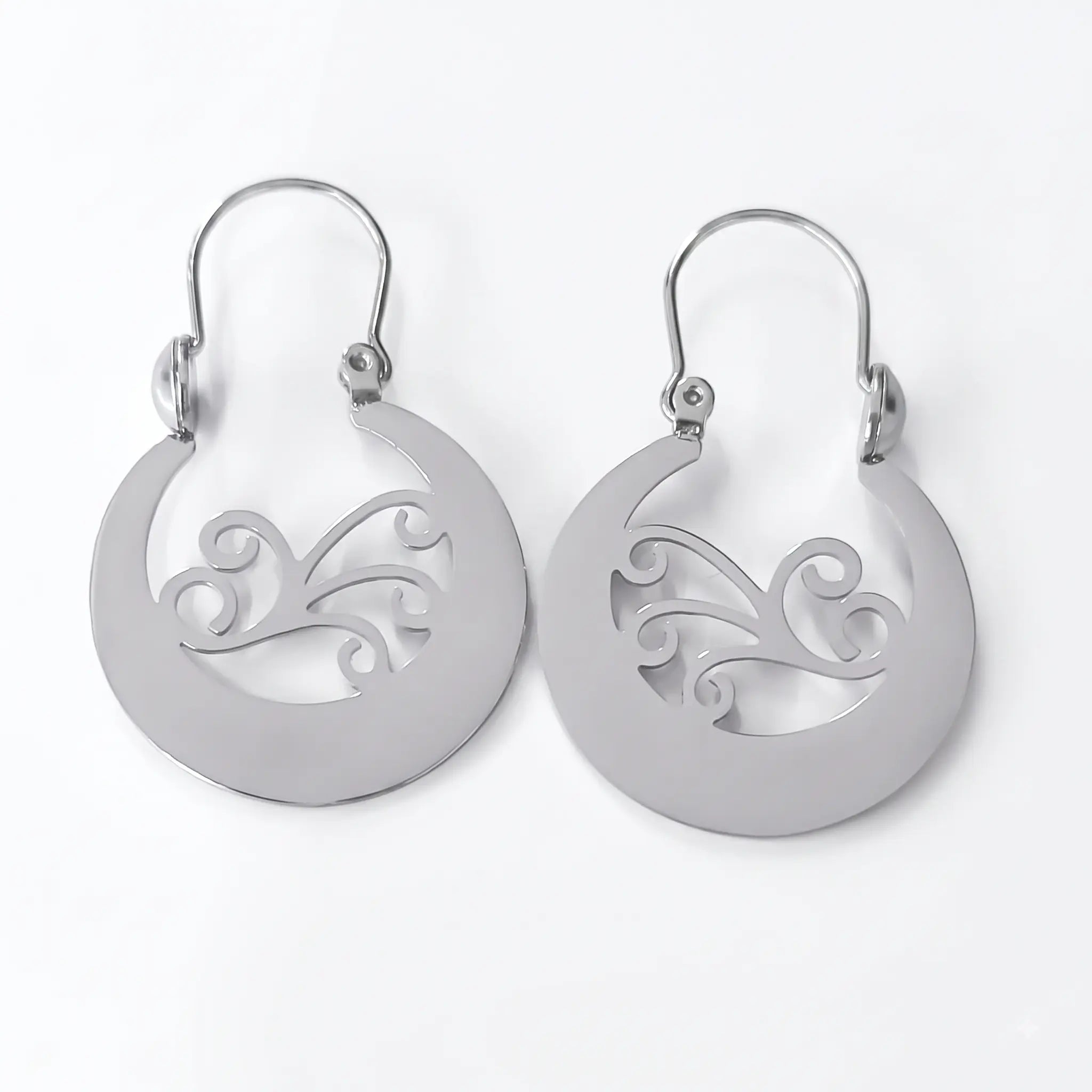 Argollas Canarias 5 Espirales Talla M plateadas fondo blanco