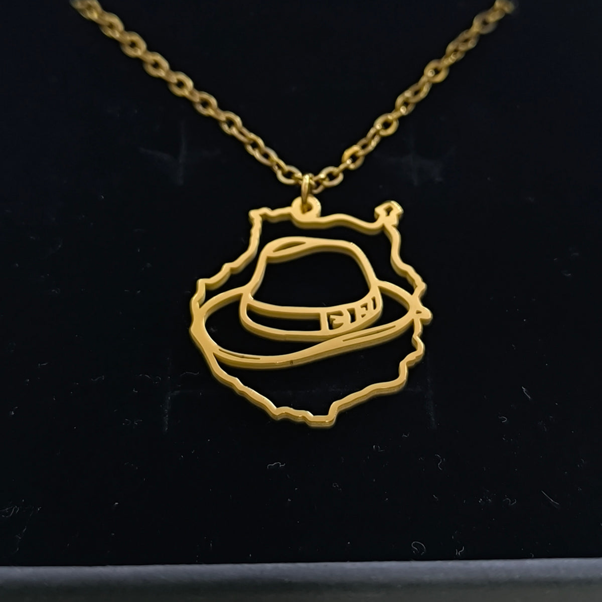 Collar de la isla de Gran Canaria con cachorro canario en acabado dorado