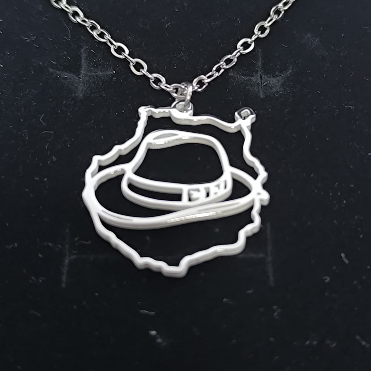 Collar de la isla de Gran Canaria con cachorro canario en acabado plateado