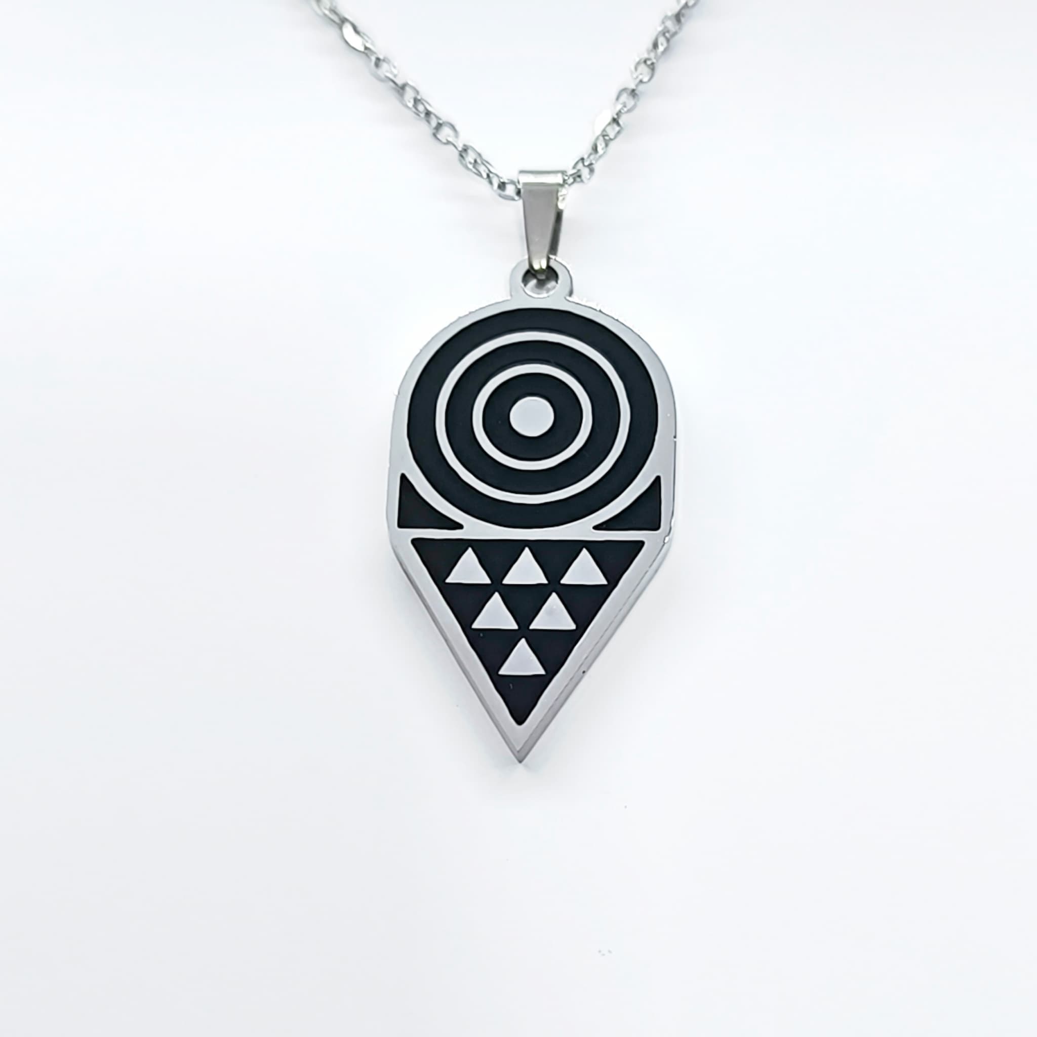 Collar Pintadera Canaria Círculos y Triángulos plateado - vista cercana