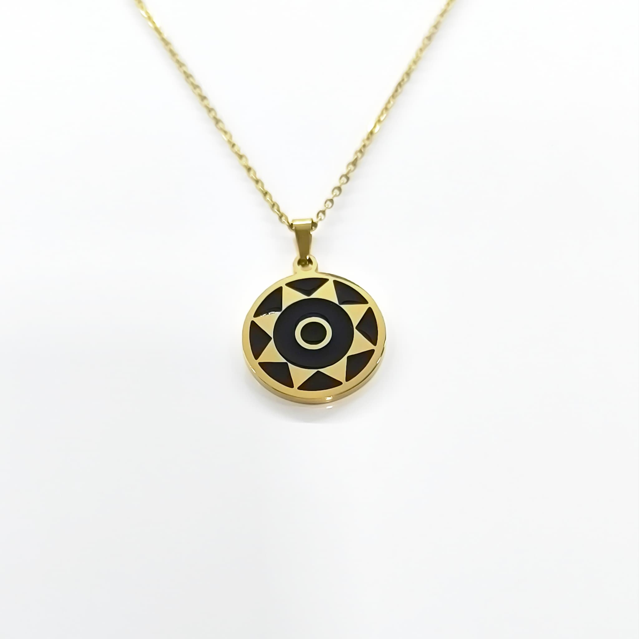 Collar Pintadera Sol dorado - vista cercana