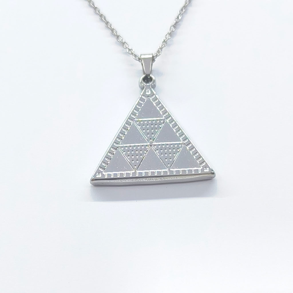 Collar Pintadera Canaria sólida talla L plateada - vista cercana