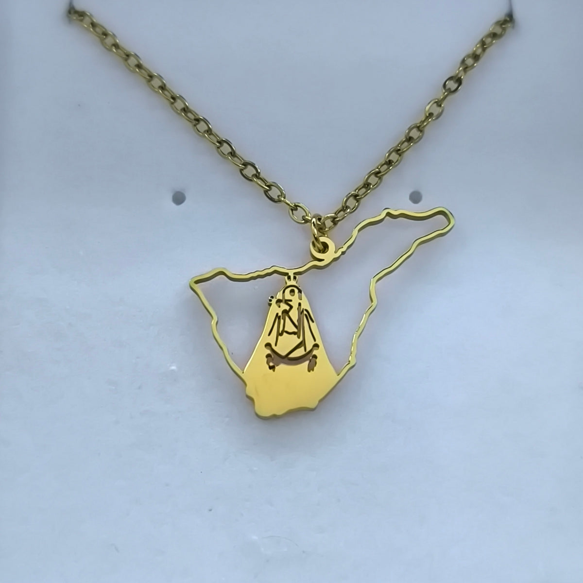 Collar de la Virgen de Candelaria de Tenerife en acero quirúrgico 316L, acabado dorado